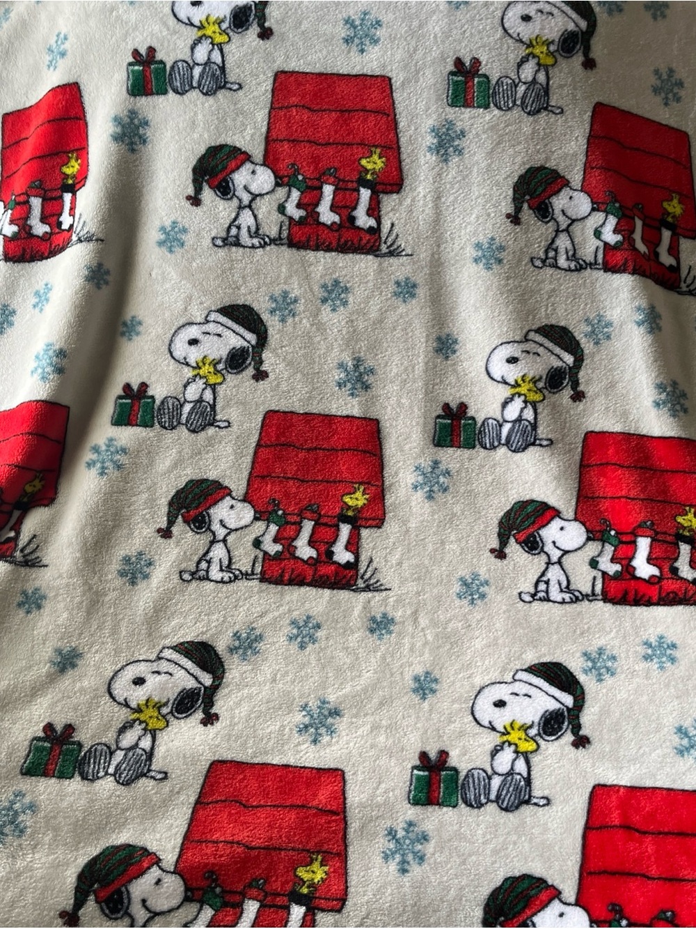 Peanuts Snoopy Christmas Plush Blanket Woodstock Snowflakes Holiday Throw 72x48